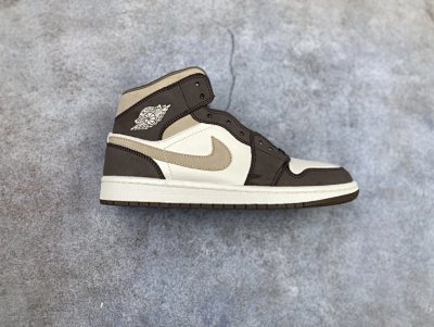Nike Air Jordan 1 Mid Brown Cream Basketball Shoes