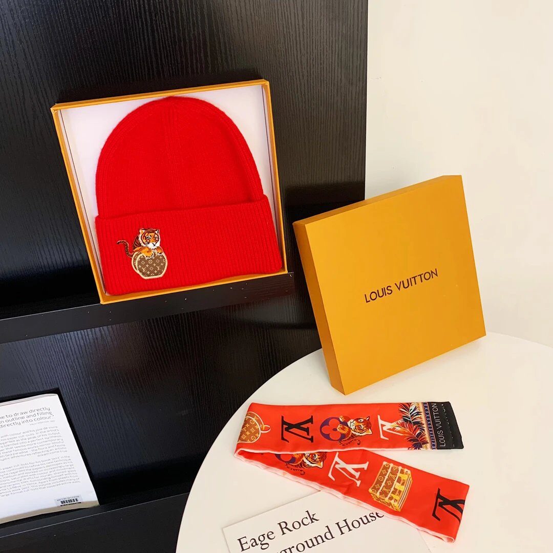 Louis Vuitton Red Tiger Beanie Hat Scarf Set