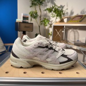 ASICS White Gray Black Retro Running Shoes