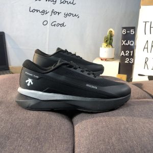 Descente Pro Black Platform Running Shoes for Men