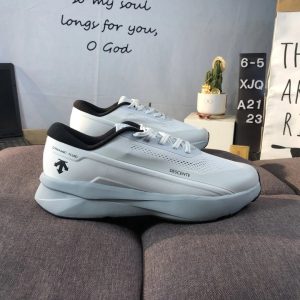 Descente White Low Top Running Sneakers Men’s Casual Shoes