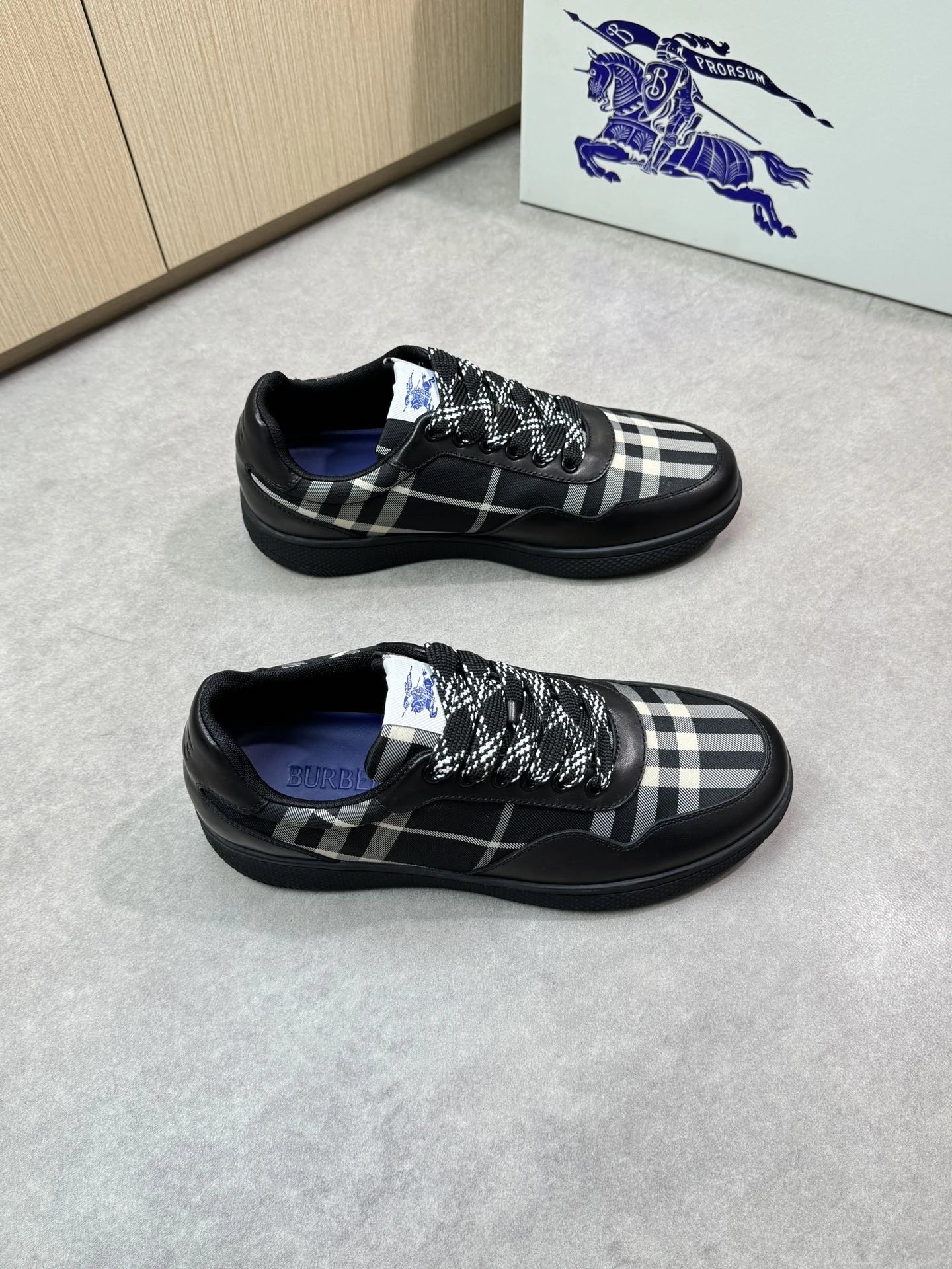 Burberry Burberry Check Black Leather Low Top Casual Sneakers - Buy at OopBuy